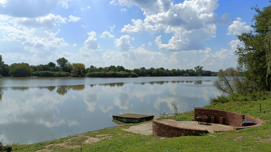 4 Bedroom Property for Sale in Viljoenskroon Rural Free State